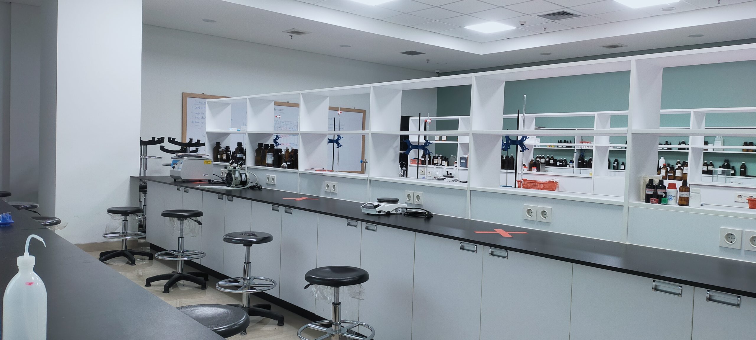 Pharmaceutical Chemistry Lab