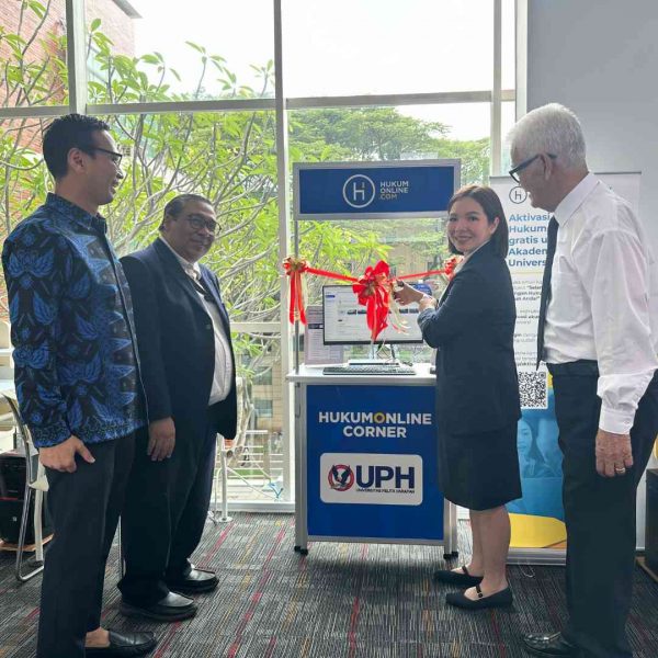 FH UPH Perkuat Pendidikan Hukum dengan Resmikan Hukumonline Corner