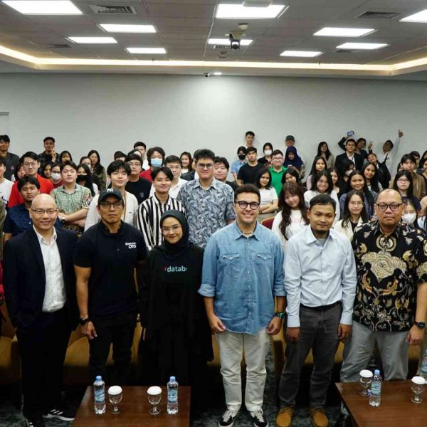 Databoks Goes to Campus UPH: Edukasi Keselamatan Berkendara bagi Mahasiswa UPH Bersama Bridgestone Indonesia