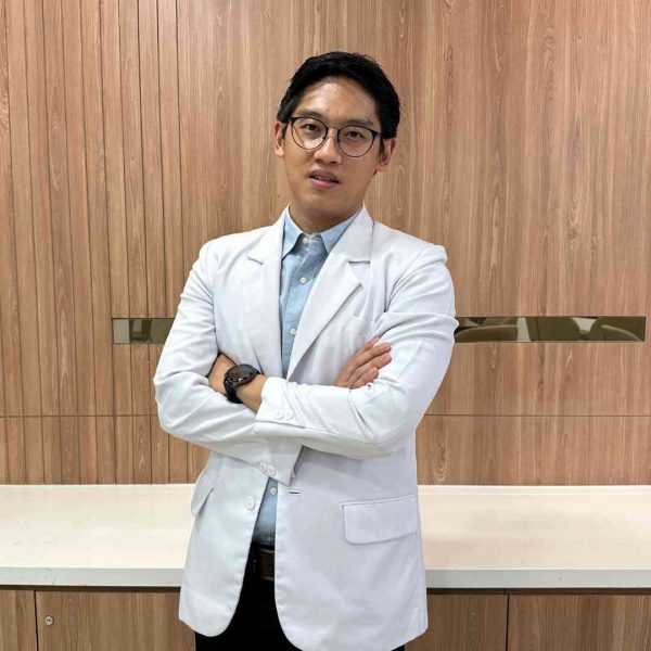 Dedikasi dr. Ian Huang di Dunia Medis: Dari Alumni FK UPH hingga Menjadi Dokter, Dosen, dan Peneliti