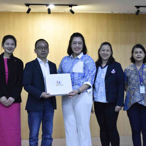 Perkuat Pemahaman Hukum dan Investasi Global Mahasiswa lewat Seminar, FH UPH Gandeng DeHeng ARKO Law Offices dan Xiamen University